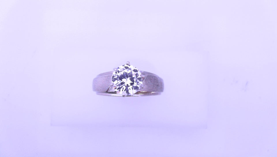 14 KARAT SATIN RING SIZE 7 WEIGHT: 3.9G
CZ SOLITI