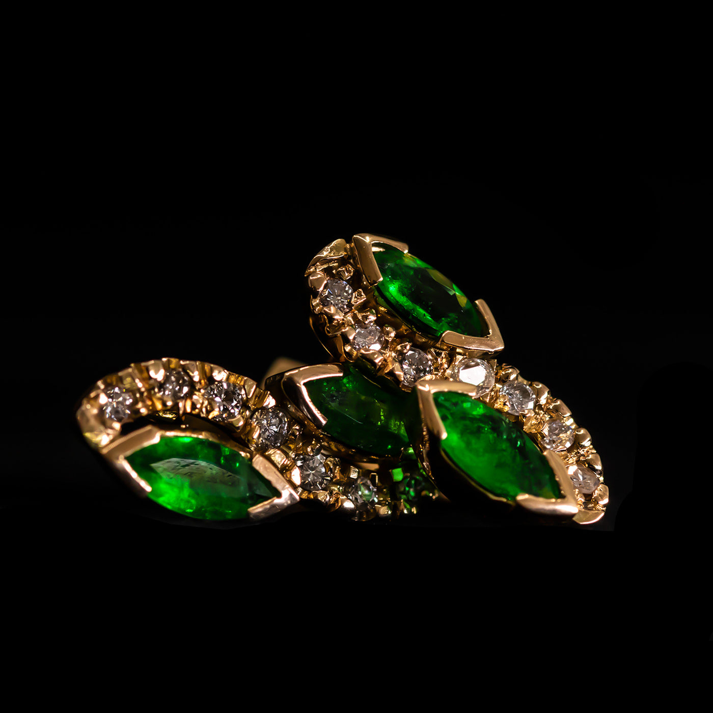 18KY Emerald & diamonds earrings