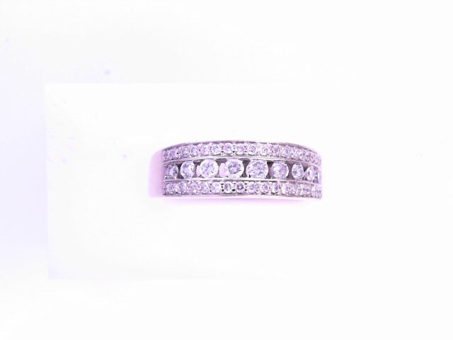 14 KARAT RING SIZE 7 WEIGHT: 5.4G : NATURAL DIAMON