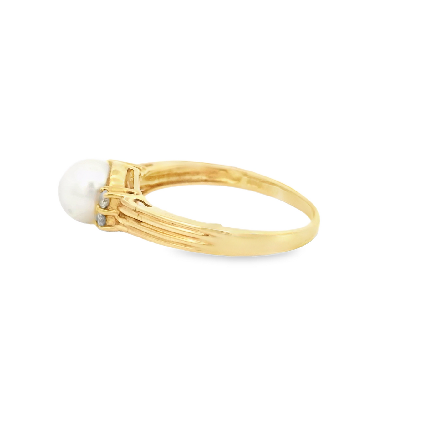 10 KARAT RING WEIGHT: 2.8G : 6.1MM PEARL WITH ACCE